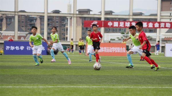 第四届“中国古代足球    进步  基金会杯”中国城市少儿古代足球    职业联赛  开赛