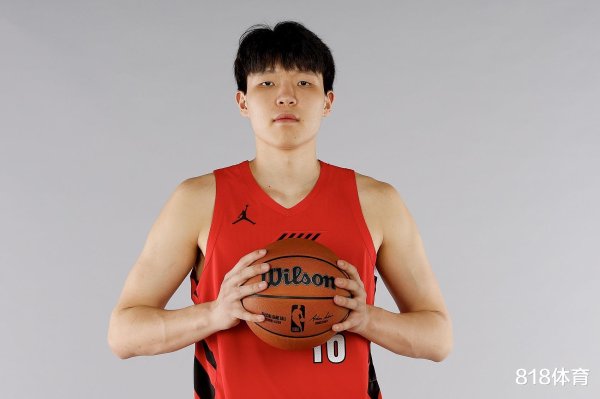 头牌! 杨瀚森打灰熊夏联520万人观看, 弗拉格首秀打布朗尼才100万人