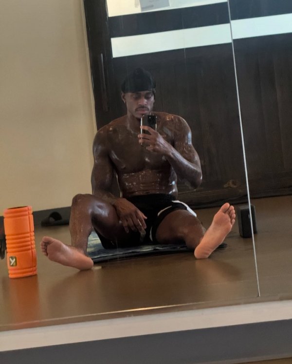 肌群 不会说谎! 范德比尔特休赛期苦练浑身都是腱子肉 肌群 不会说谎! 范德比尔特休赛期苦练浑身都是腱子肉