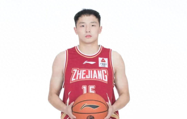 青岛男篮“顶薪抢人”!