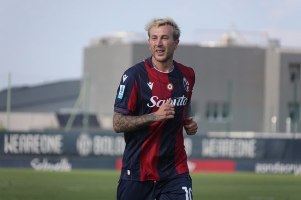 博洛尼亚官方:贝纳德斯基右膝轻微关节扭伤 ,复健 时间约为3周 博洛尼亚官方:贝纳德斯基右膝轻微关节扭伤 ,复健 时间约为3周