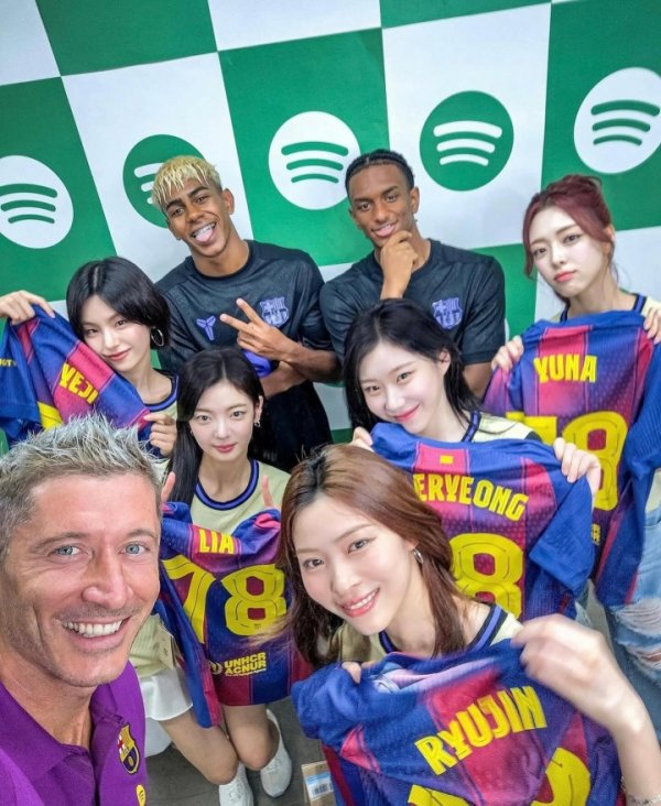 【小吧社交秀】胡梅尔斯女友性感运动活动    装 瓦尔加享受海边之旅