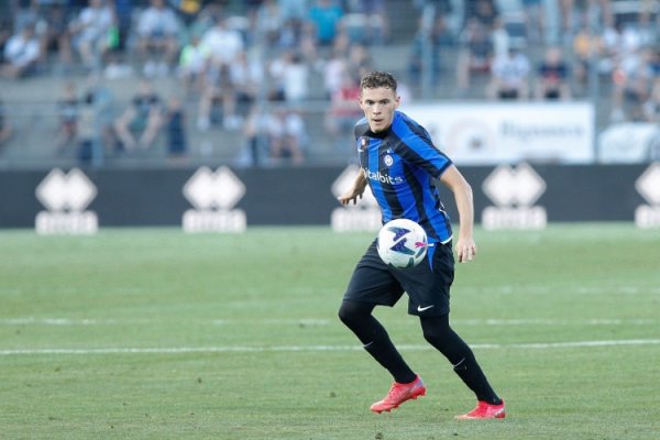 记者:目前唯一报价阿斯拉尼的意大利球队是萨索洛,但他也拒绝了 记者:目前唯一报价阿斯拉尼的意大利球队是萨索洛,但他也拒绝了