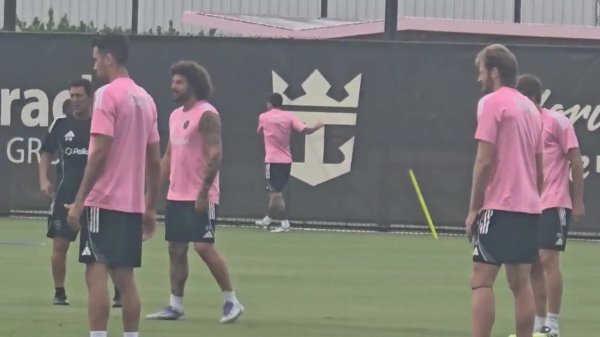 记者：迈阿密国际准备比赛  奥兰多城，梅西单独练习