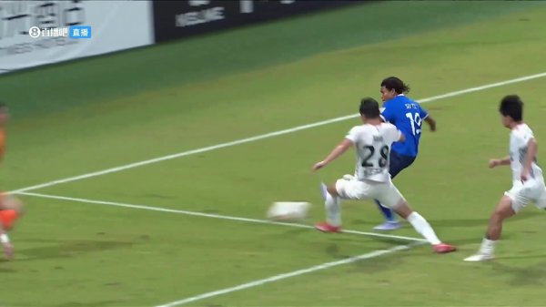 中国姆巴佩💥20岁混血球员苏宇亮危险区域  连过5人破门，技惊四座！