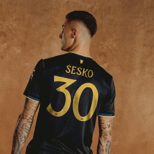 8500万欧神锋!官方:塞斯科身披曼联30号征战新赛季 8500万欧神锋!官方:塞斯科身披曼联30号征战新赛季