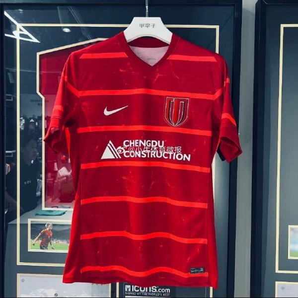 博主:成都蓉城亚冠运动活动 服 胸前广告是英文版成都建工 博主:成都蓉城亚冠运动活动 服 胸前广告是英文版成都建工