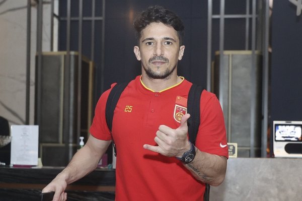 洛国富:离开中国3年后我还是中国公民,当年入籍没太想钱的事 洛国富:离开中国3年后我还是中国公民,当年入籍没太想钱的事