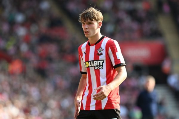 德天空:南安普顿已给出迪布林的标价,埃弗顿接受价格将激活交易 德天空:南安普顿已给出迪布林的标价,埃弗顿接受价格将激活交易