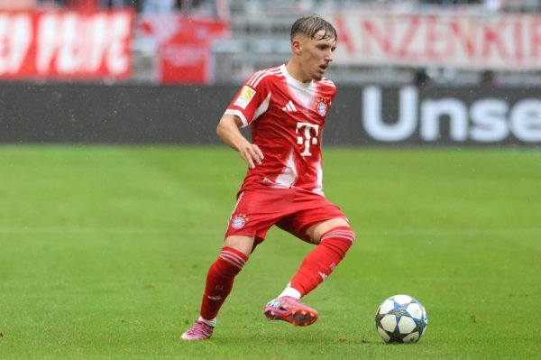 拜仁总监弗洛因德:我们对伦纳特-卡尔在新赛季的表现充满期待 拜仁总监弗洛因德:我们对伦纳特-卡尔在新赛季的表现充满期待