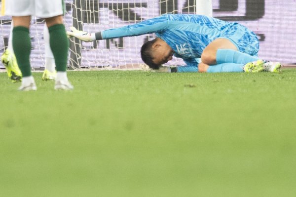 复健 师谈韩佳奇伤势:还在追复健 进度,这赛季确实是踢不了 复健 师谈韩佳奇伤势:还在追复健 进度,这赛季确实是踢不了