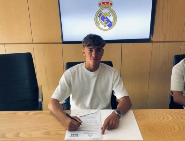 收到来自主指导教练员阿隆索的积极评价,皇马官方:续约中场球员小将皮塔奇 收到来自主指导教练员阿隆索的积极评价,皇马官方:续约中场球员小将皮塔奇